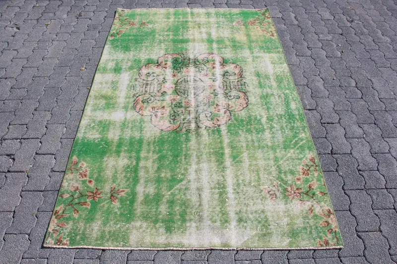 Grüner, orangefarbener Blumenteppich, 4,1 x 6,5 Fuß