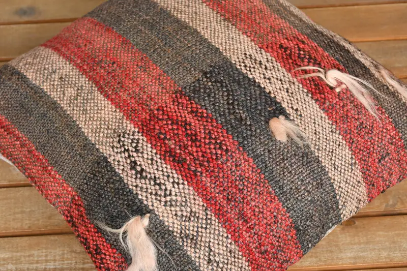 Luxury Cushion Cover, Vintage Kilim Pillow, Home Decor Pillow, Aesthetic Cushion, Pillow Case, Throw Kilim Pillow, 16x16 Red Pillow Cover - 3