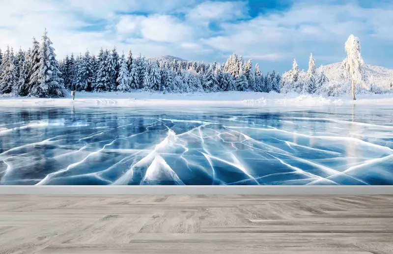Bedruckte Tapete mit Blick auf den Winterwald: Elegantes Naturlandschaftsdekor