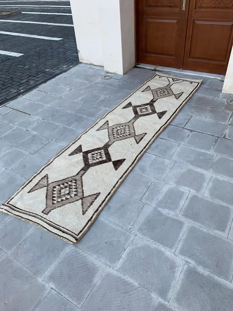 Vintage Herki Läuferteppich 2,8x10,6 ft (85x324 cm), türkischer brauner Massivteppich - 1