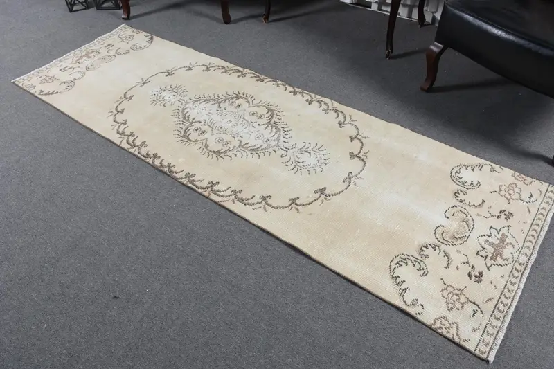 Turkish Vintage Rug, 2.6x8.3 ft Oushak Rug, Beige Check Wool Rug - 1