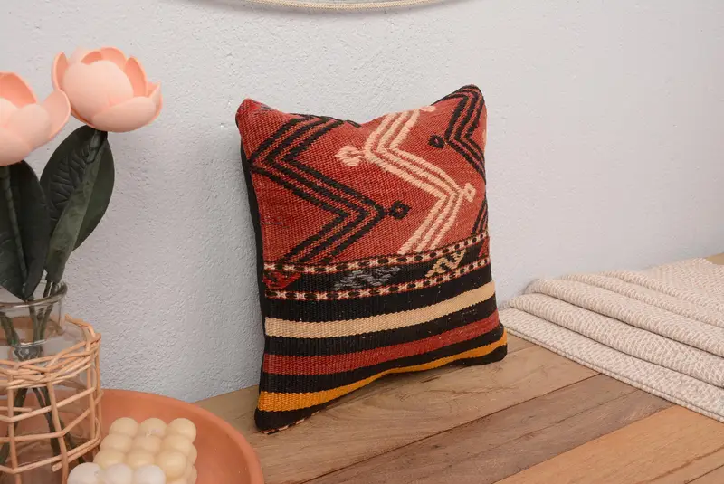 Geometrisches Wurfkissen in Rot und Braun, Vintage-Kissen aus Leinen und Wolle