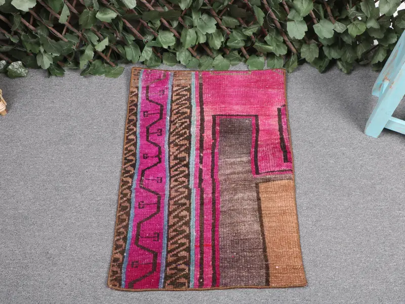 Lila Teppich im Südwesten, 1,6 x 2,3 Fuß, brauner Akzent