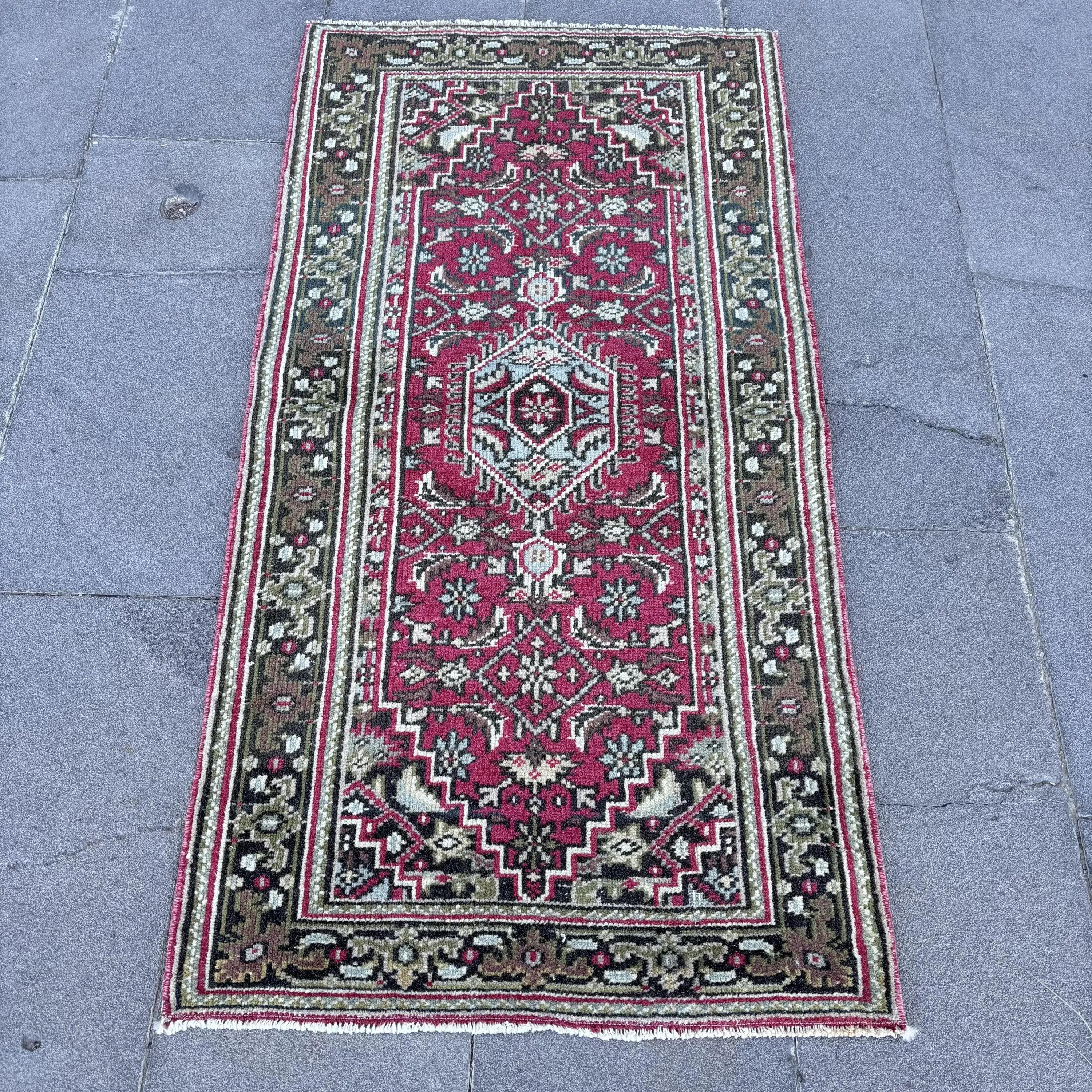 2.3x4.6 ft Halı, Türk Vintage Halısı, Kırmızı Yeşil Kareli Yün Halı - 1