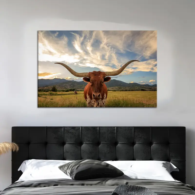 エレガントな Longhorn キャンバス: Mountain Sky Farm 風景プリント