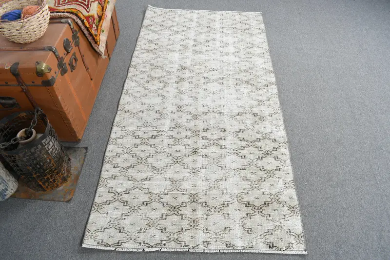 エレガントなベージュ&グリーンのイカットラグ、3x5.8フィート