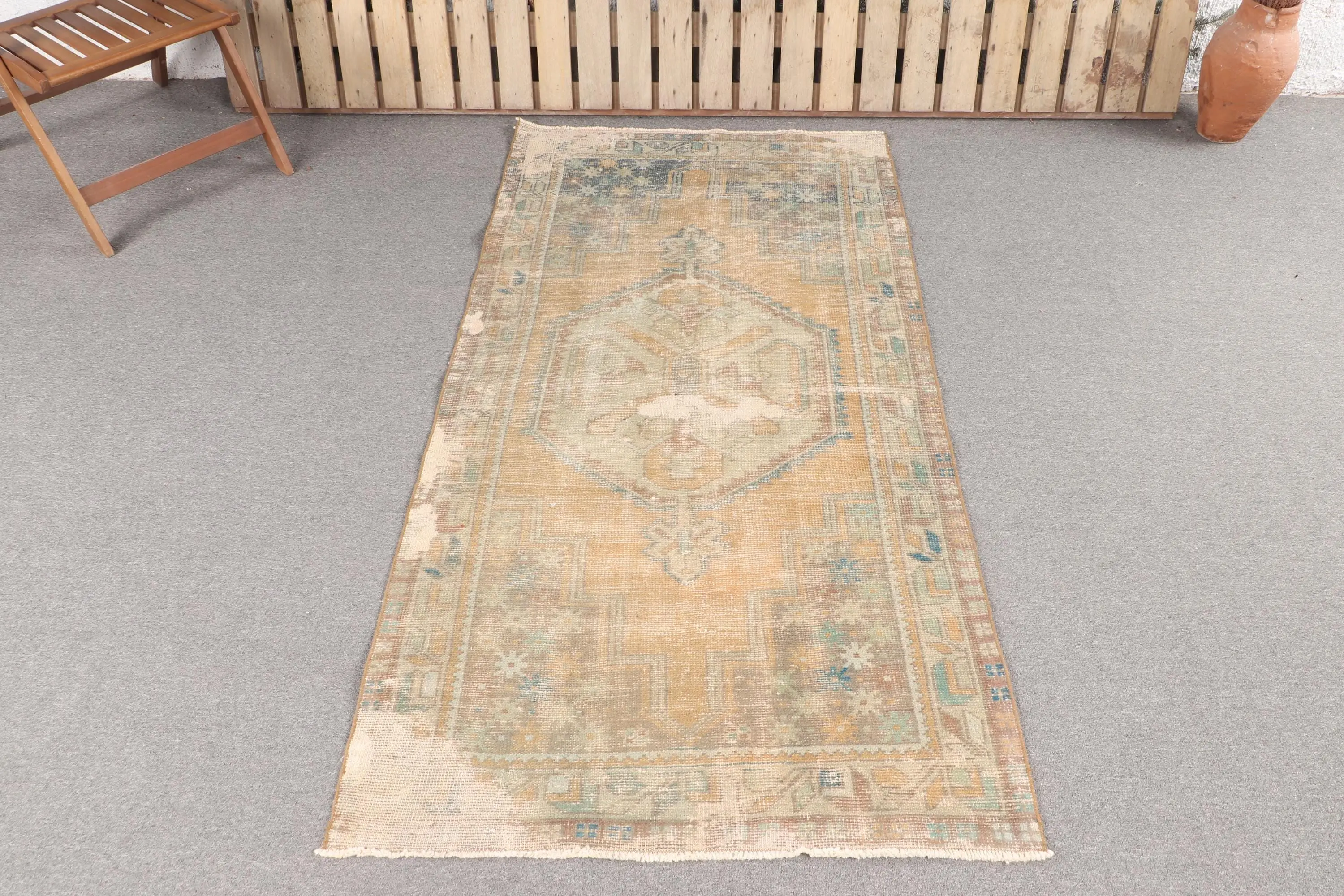 Türk Vintage Halı, 3.37x6.7 ft Accent Halı, Sarı Mavi Çiçekli Yün Halı - 1