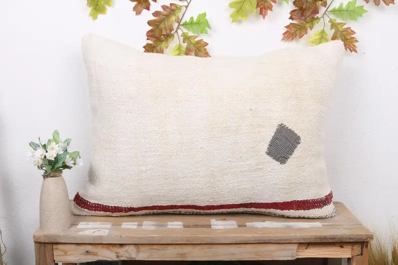 Bej & Kırmızı Çizgili Kırlent, El Yapımı Nakışlı Kırlent