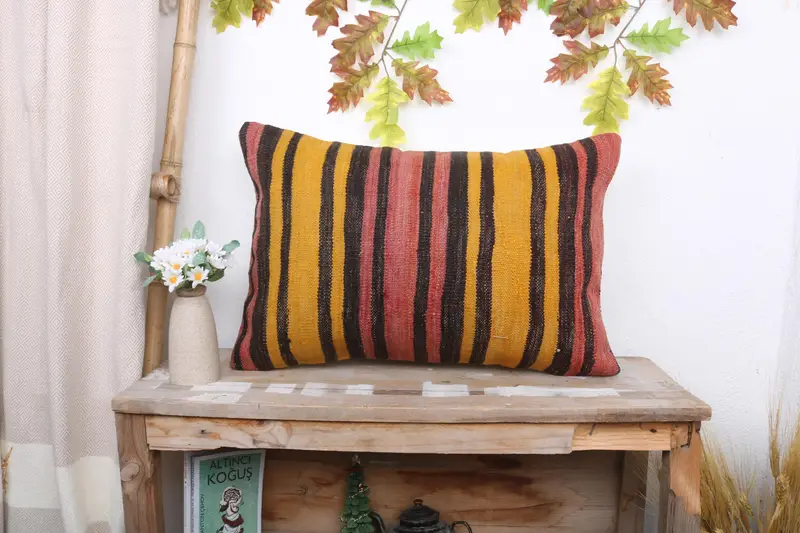 Orange und rot gestreiftes Kissen, 16x24 besticktes Wurfkissen