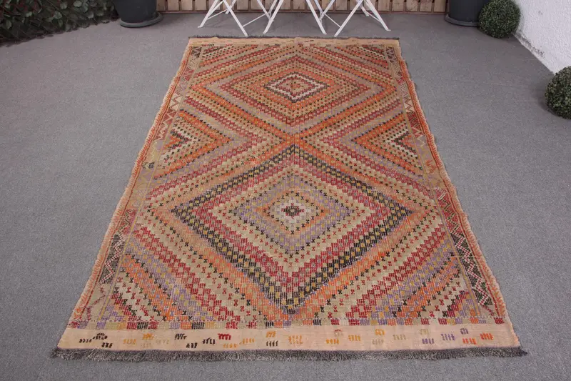 Handgefertigter orangefarbener Teppich mit Tiermuster, 4,5 x 8,1 Fuß