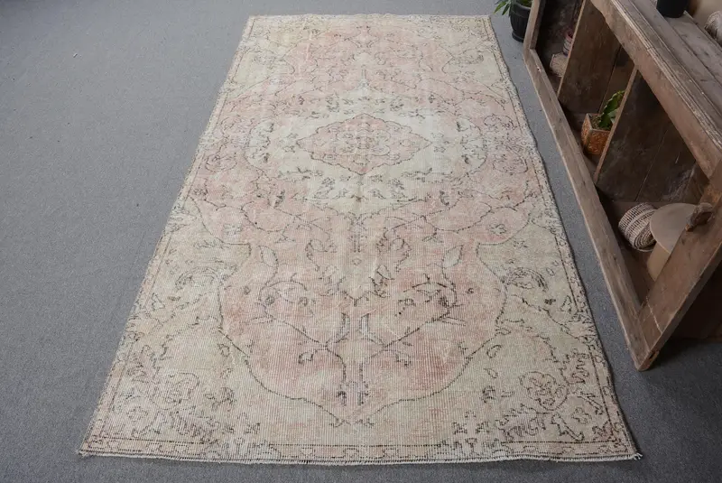 Turkish Vintage Rug 4.4x8.2 ft (134x249 cm), Pink Wool Rug - 1