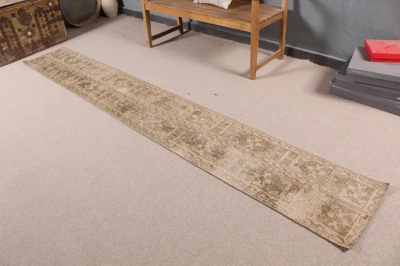 Vintage Runner Halı, 1.5x10.7 ft Türk Halısı, Kahverengi Oushak Yün Halı - 1