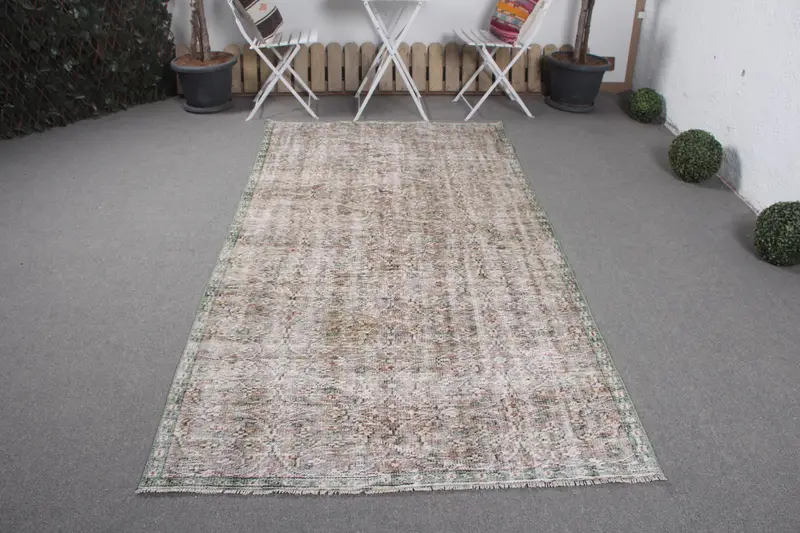 Brauner und grüner Teppich, 4,5 x 8,6 Fuß, solider Komfort