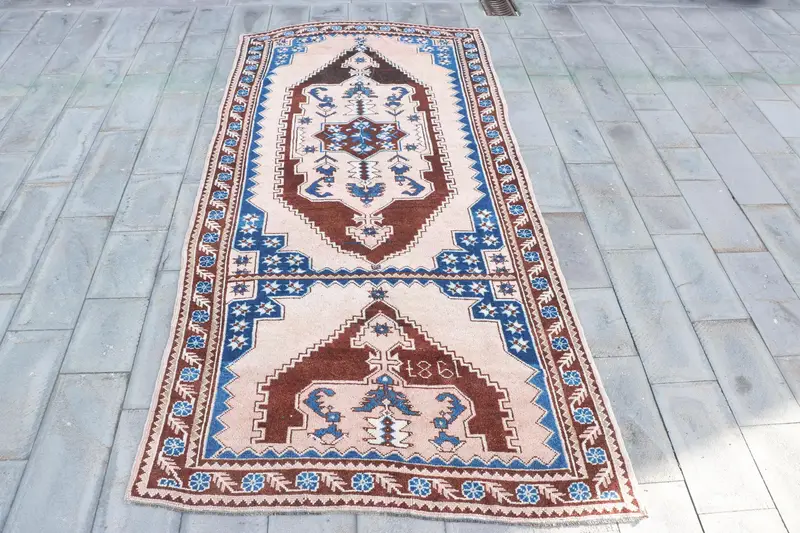 Elegant Beige Rug, 5.9x12.6 ft with Brown Accents