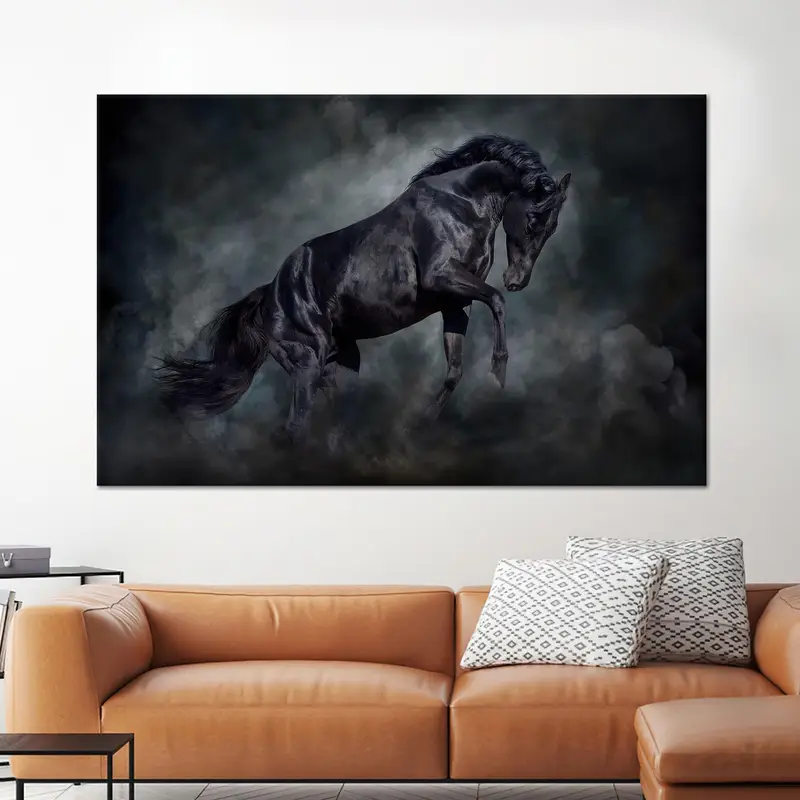 Elegante lienzo de caballo negro: decoración de granja y arte rupestre del hombre