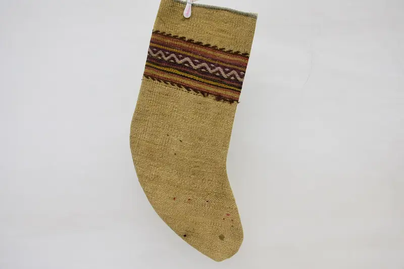 Bej ve Kahverengi Noel Süsleri Çorabı, Şenlikli Tatil Dekoru