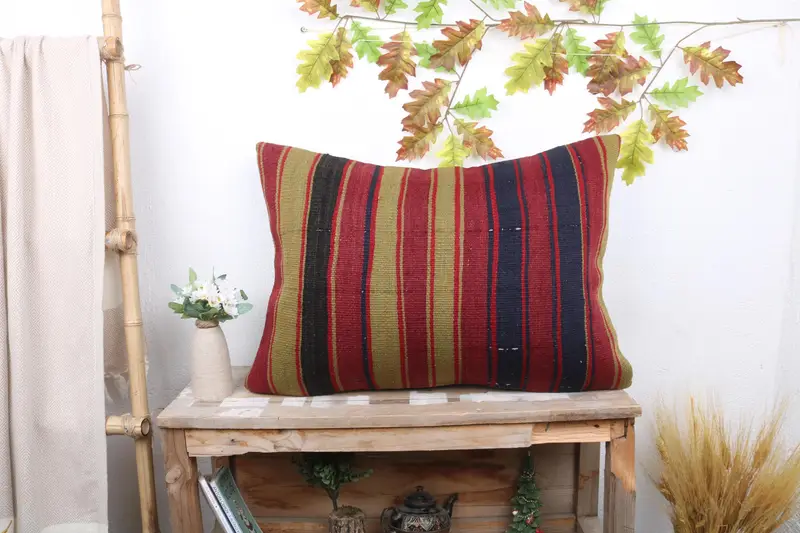 Rot-grün gestreiftes Wurfkissen, 20x28 besticktes Kissen