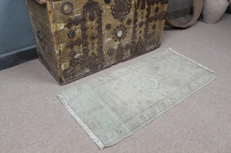 1.4x2.8フィートグリーンラグ、抽象模様、ベージュアクセント