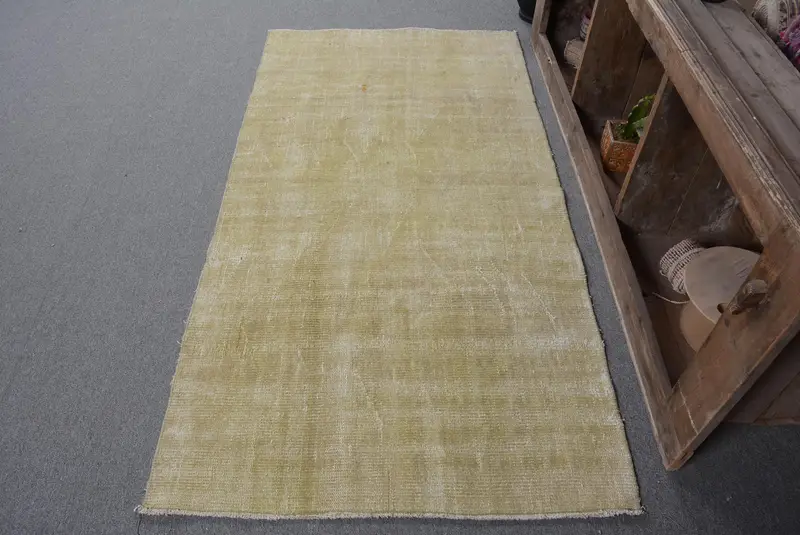 エレガントなグリーンラグ、3.3x6.3フィートのボーダーデザイン