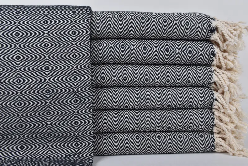 モノグラム ビーチタオル ネイビー ダイヤモンド、オーガニックコットン、40x71 インチ - 1