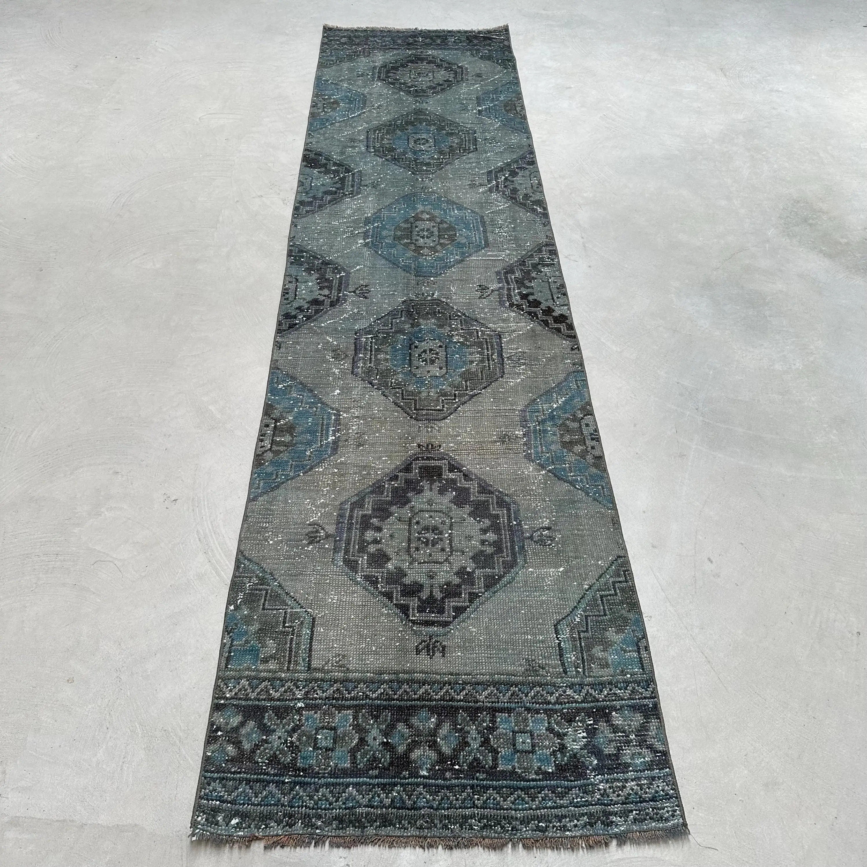 Türkischer Vintage-Teppich, 2,7x10,6 Fuß Teppich, blaugrauer Patchwork-Wollteppich - 1