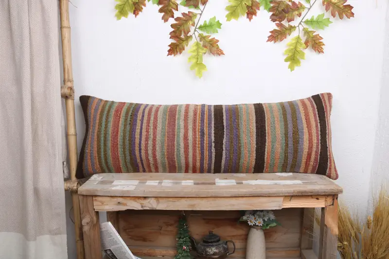 Lila und grün gestreiftes Kissen, besticktes Vintage-Wurfkissen