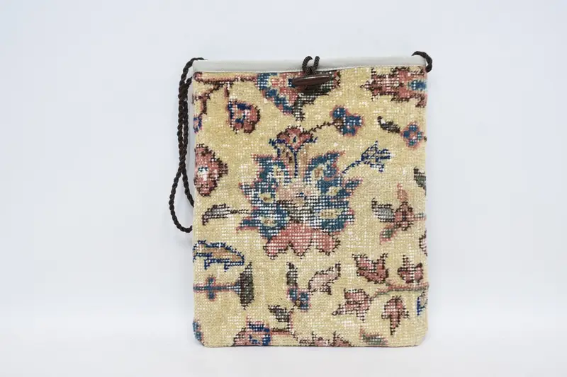 ヴィンテージモチーフのアールデコウールショルダーバッグ、キリムバッグ