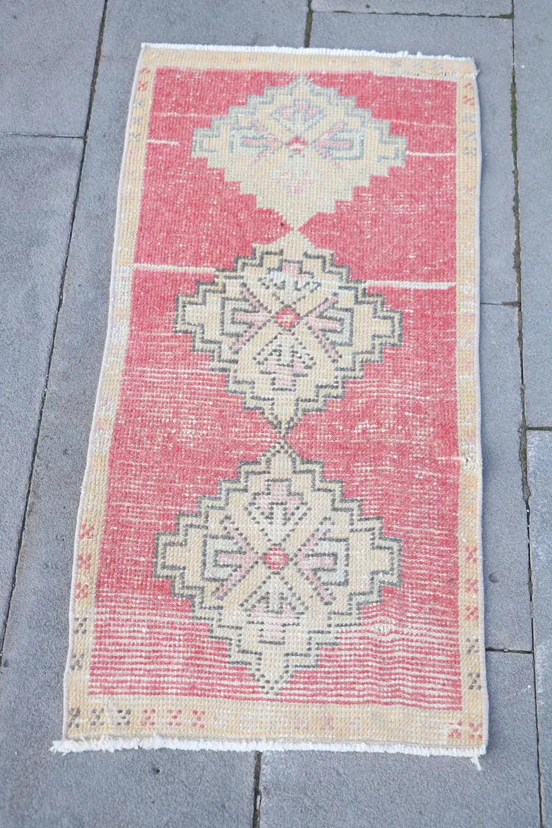Pink, Beige Bordered Rug, 1.5x2.9 ft Chic Decor