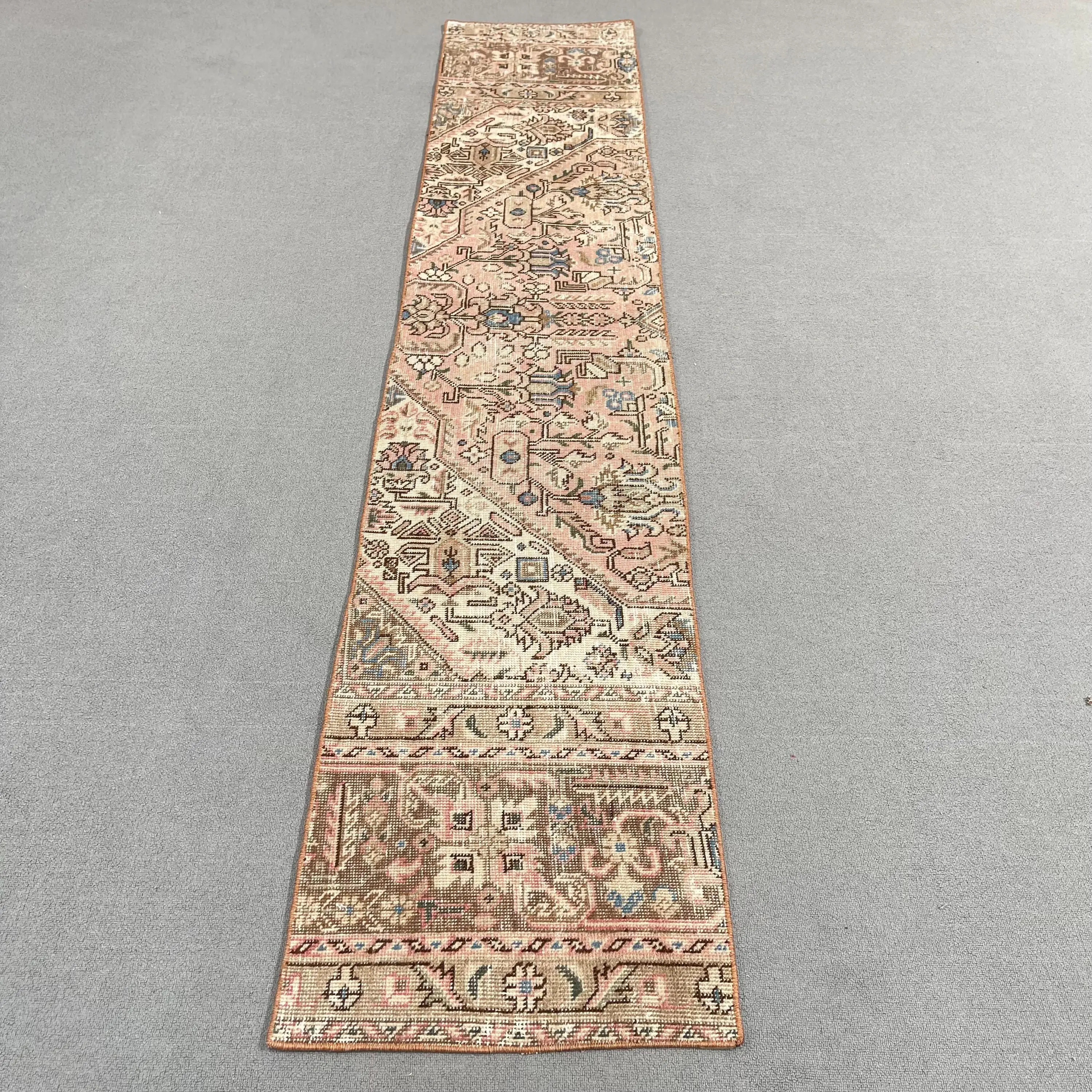 Türkischer Vintage-Teppich, 1,8 x 9,3 Fuß großer Teppich, braun-blauer Ikat-Teppich - 1