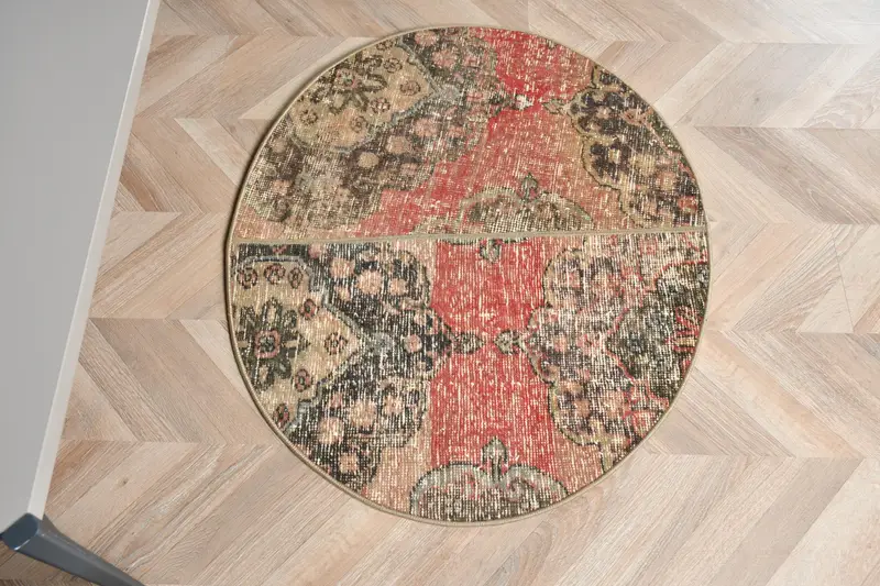 Teppich mit roten und schwarzen Rändern, 2,5 x 3 Fuß, elegantes Dekor