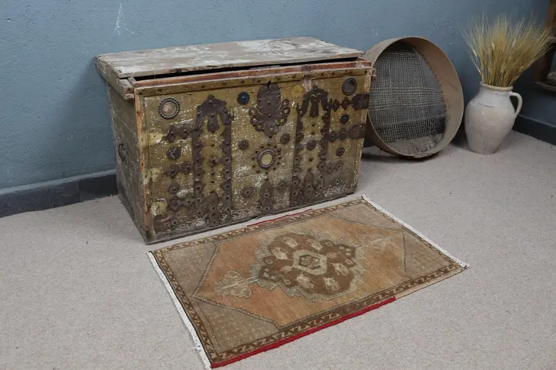 Brauner, orangefarbener Blumenteppich, 1,7 x 2,6 Fuß