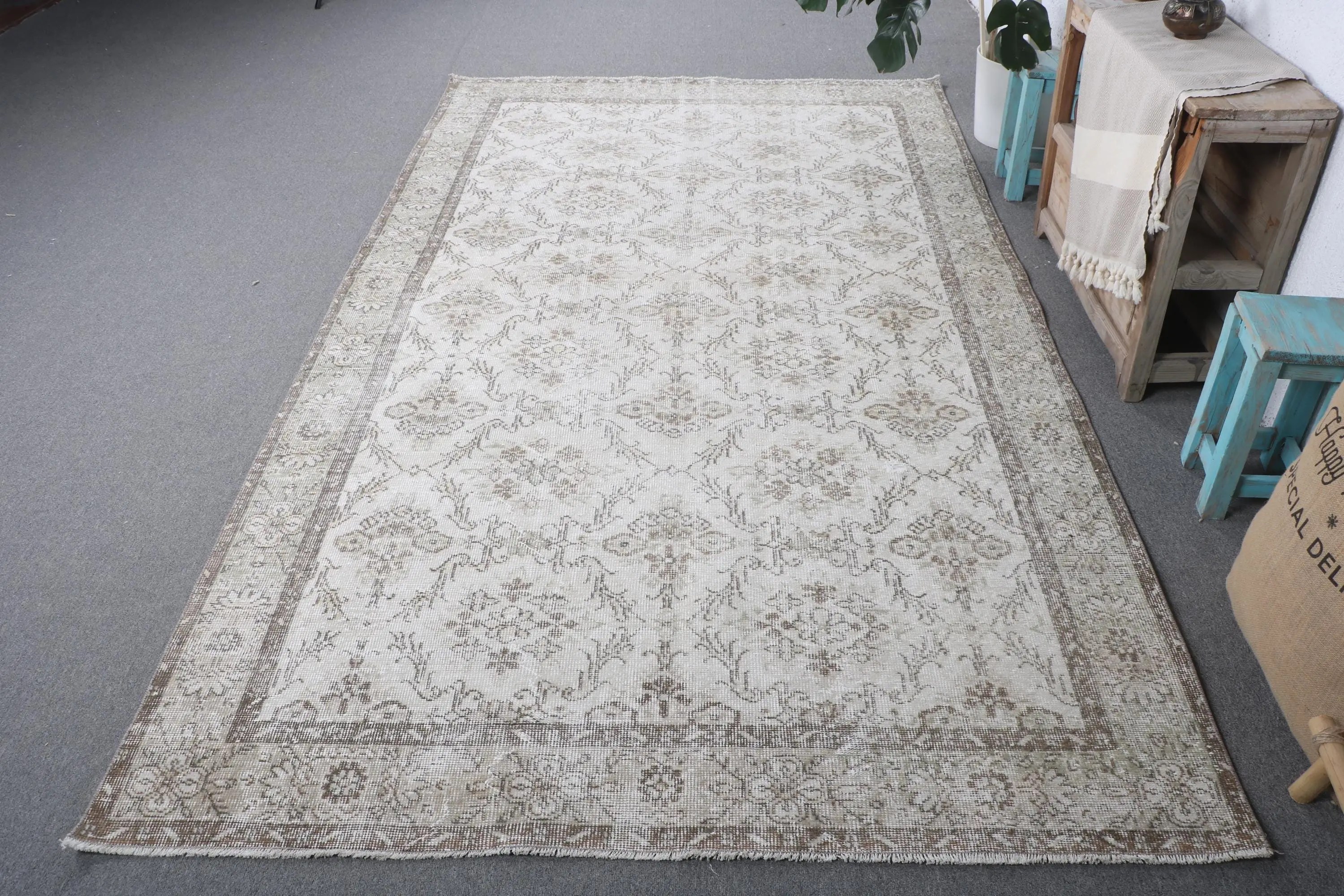 Türk 5.4x9.6 ft Halı, Vintage Büyük Halı, Gri Çiçekli Halı - 1