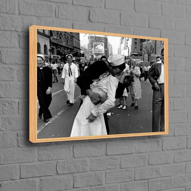 アルフレッド・アイゼンシュタットの象徴的なキス キャンバス: 時代を超越したバレンタイン ギフト