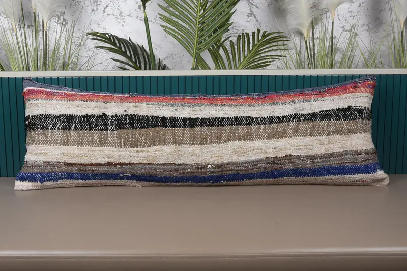 Beige und braun gestreiftes Kissen, 16x48 besticktes Wurfkissen