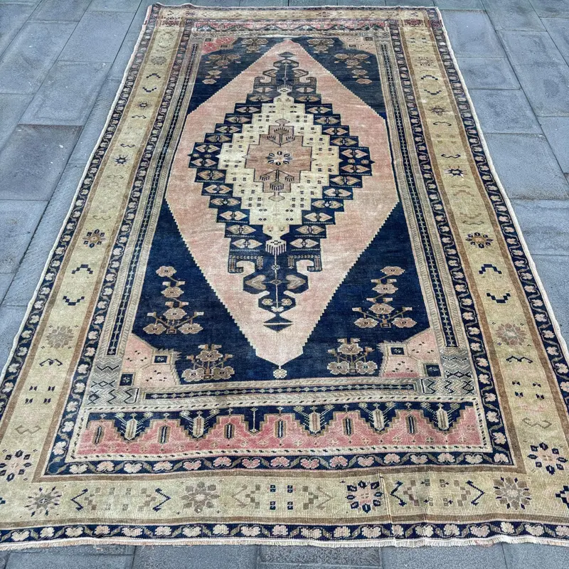 Blauer abstrakter Teppich, 5,7 x 10,4 Fuß mit gelben Akzenten