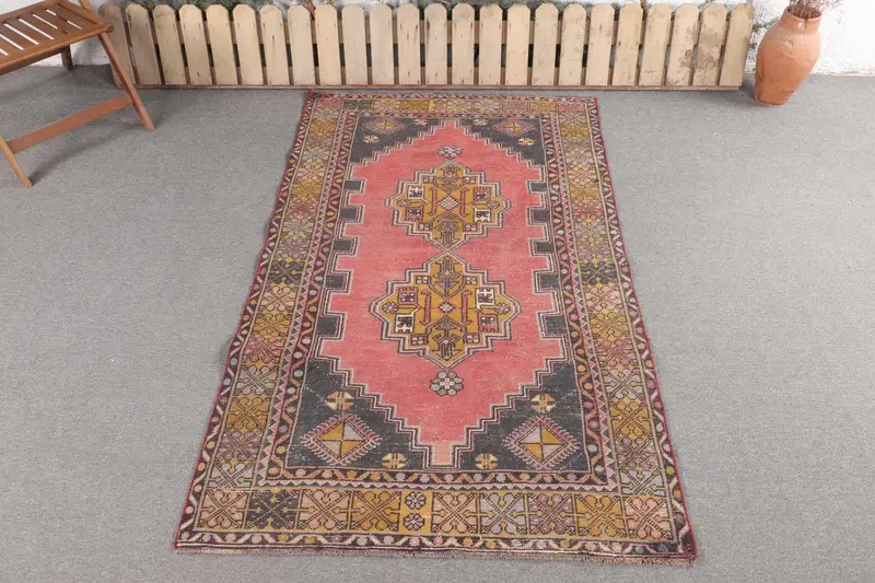 Handgefertigter roter Teppich mit gelben Punkten, 3,8 x 6,5 Fuß