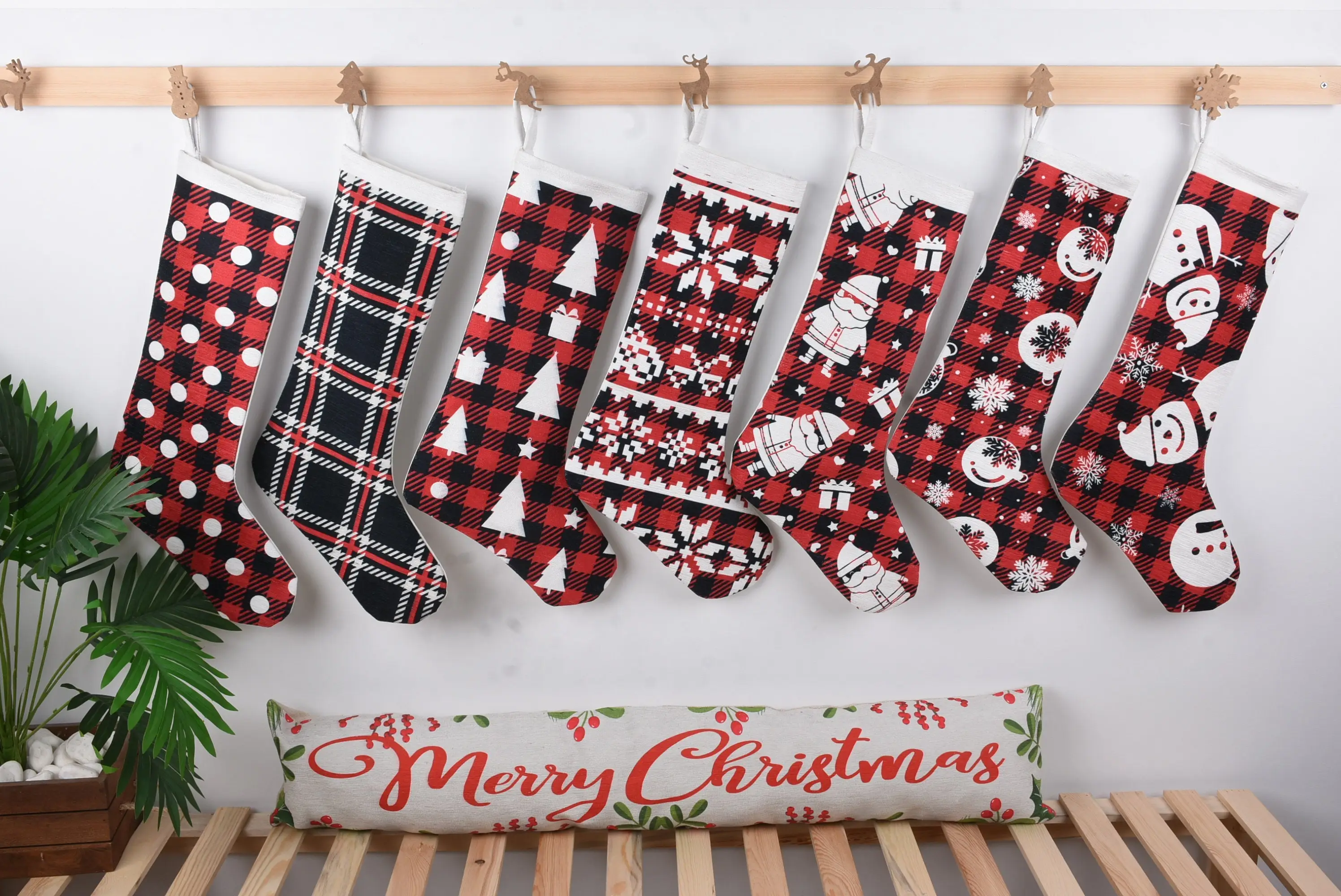 Şenlikli Kilim Deseni, 8 İnç Genişliğinde Noel Çorabı - 1