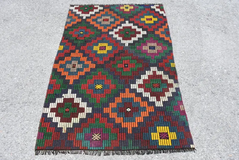 Türk Vintage Halı, 3.37x5.2 ft Kilim Halı, Kırmızı Yeşil Patchwork Yün Halı - 1