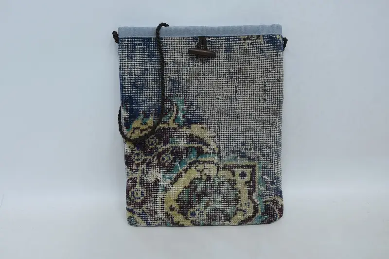 ヴィンテージモチーフのアールデコウールショルダーバッグ、キリムバッグ