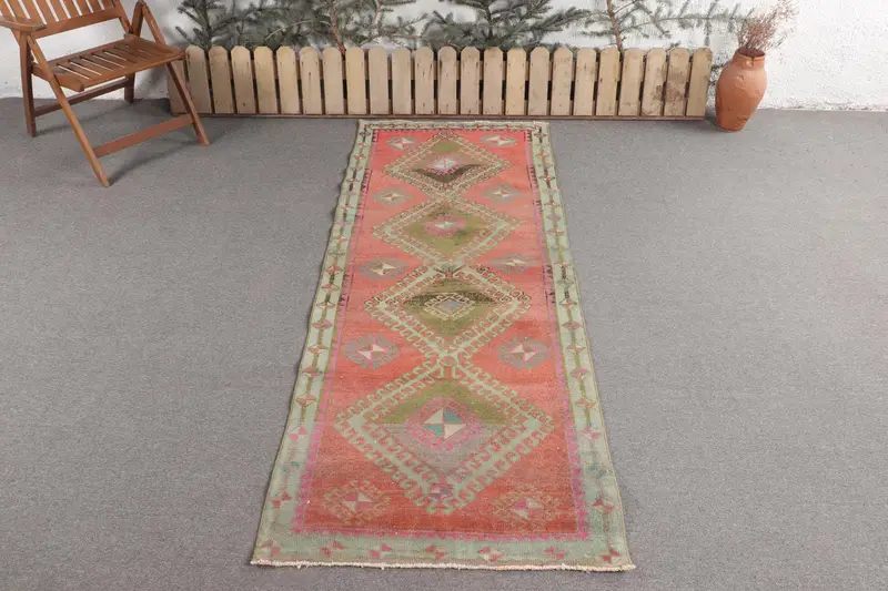 Handgefertigter Teppich in Rot und Grün, 90 x 200 cm, geometrisches Blumenmuster