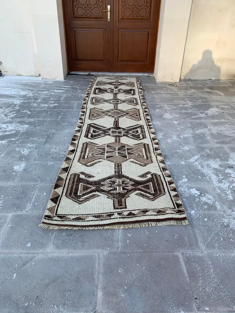 Türk Vintage Runner Halısı 2.9x12.2 ft, Kahverengi Beyaz Çiçekli Yün Halı - 1