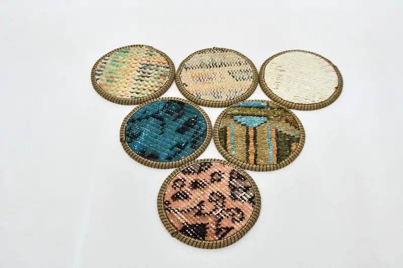 Posavasos redondos bohemios beige y bronce, elegantes posavasos bohemios