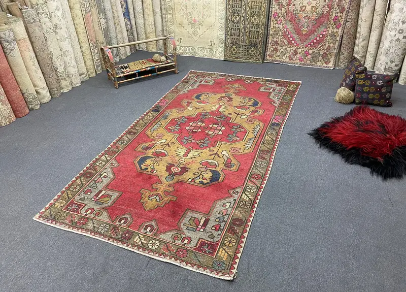 Zarif Yeşil Halı, 4,5x8,7 ft Çiçek ve Geometrik Tasarım