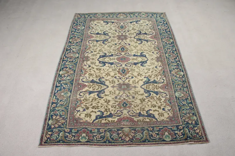 Elegant Beige & Blue Moroccan Rug, 3,9x5,6 ft