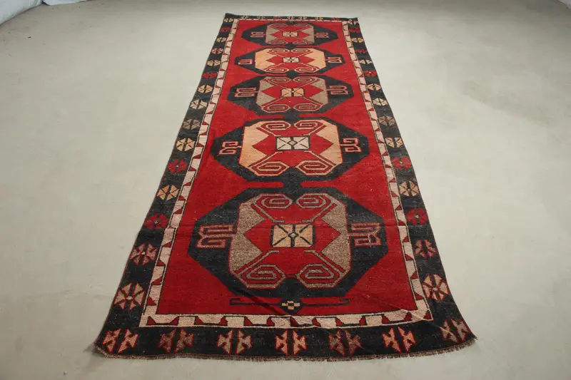 Red Persian Rug, 3,9x11,4 ft Elegant Decor