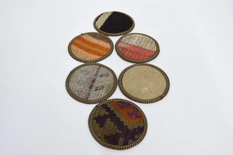 Eleganter rot-beige gestreifter Untersetzer, gewebte rutschfeste Tischunterlage