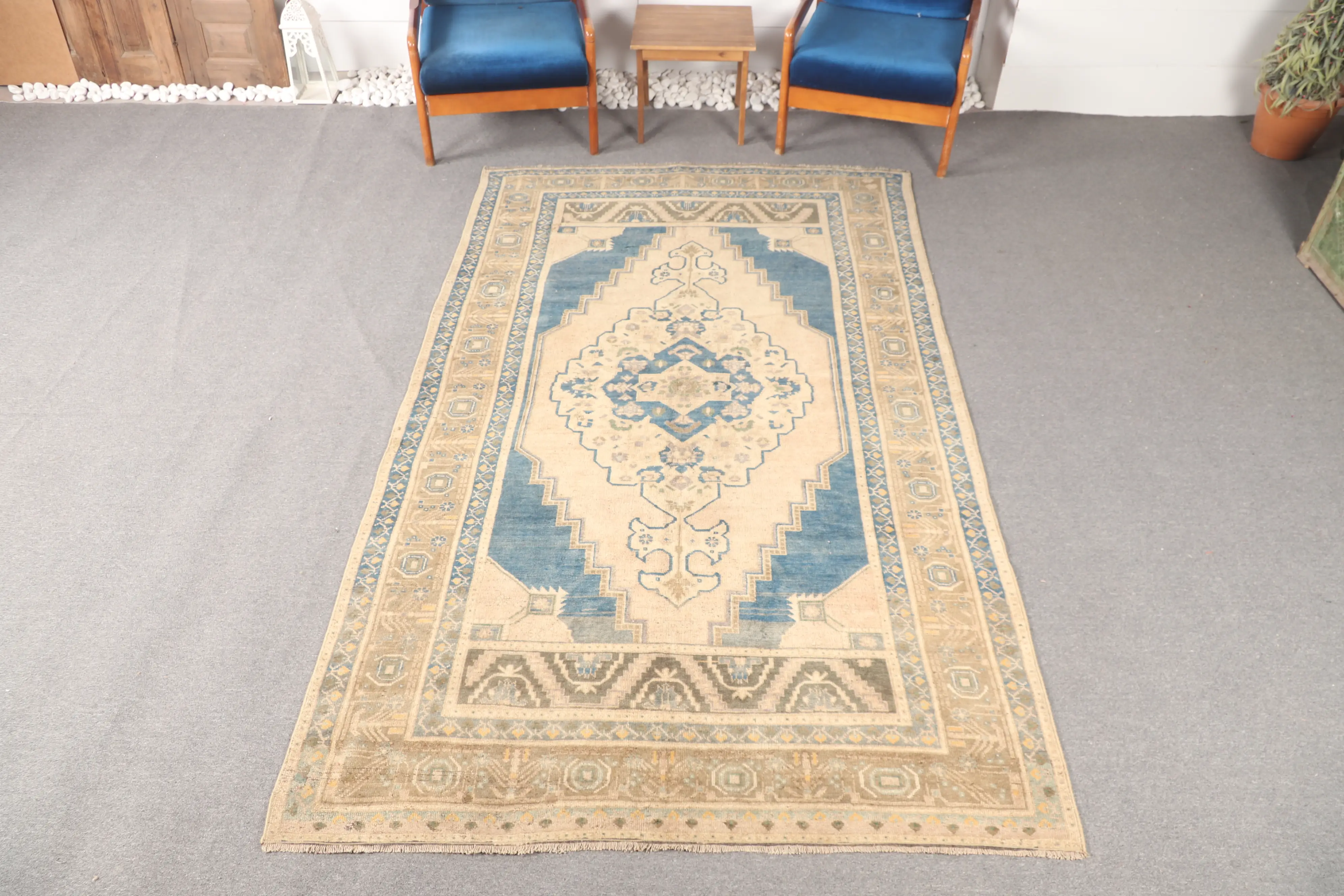 Vintage-Teppich 5,2 x 8,9 Fuß, türkischer geometrischer Oushak-Teppich in Beige - 1