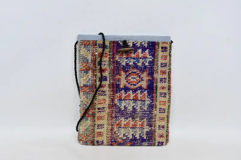 調節可能なストラップ、ヴィンテージモチーフのウールクロスボディキリムバッグ