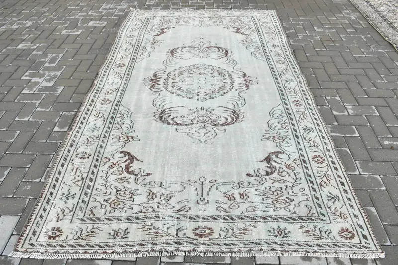 Alfombra vintage grande de 5,3x9,2 pies, alfombra turca, alfombra de lana a rayas marrón blanco - 1
