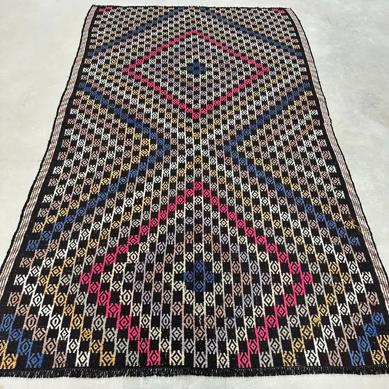 5.5x9 ft Siyah Halı, Çiçek ve Paisley Desenli